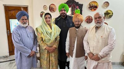 Navjot Sidhu met former CM Rajinder Kaur Bhattal, Ex-PCC President Lal Singh, Mahinder Singh KP & Shamsher Singh Dullo