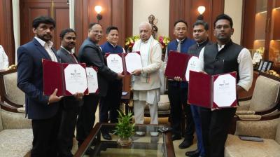 Bihar Chief Electoral Officer Hands Over List of 243 Newly Elected MLAs to Governor Arif Mohammad Khan