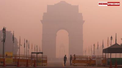 Smog Chokes Parts of Delhi as Air Quality Plummets to 'Very Poor' Levels