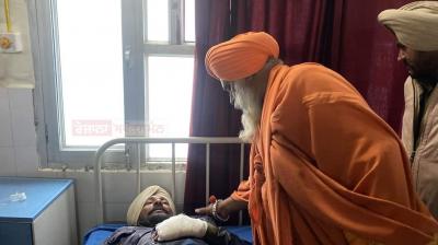MP Balbir Singh Seechewal with injured Policeman 