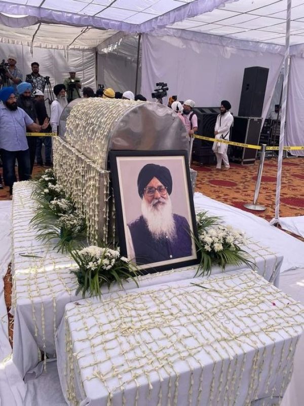 Ambulance decorated with flowers for the last journey of Late Parkash Singh Badal 
