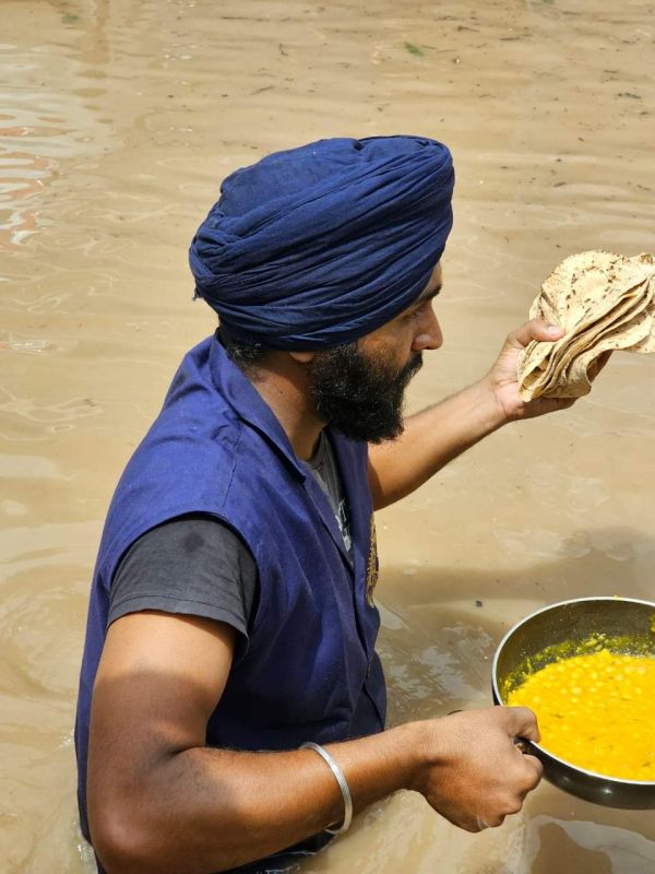  Langar Served & Essential Supplies Delivered Despite Flood Conditions