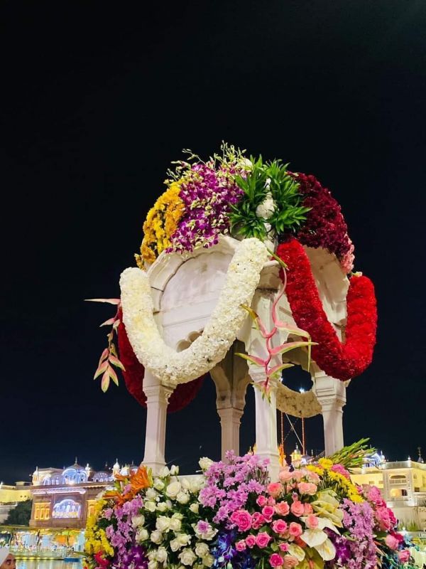 Exquisite Flower Decorations Adorn Golden Temple & Akal Takht Sahib for Sri Guru Granth Sahib Ji's Prakash Purab Celebration
