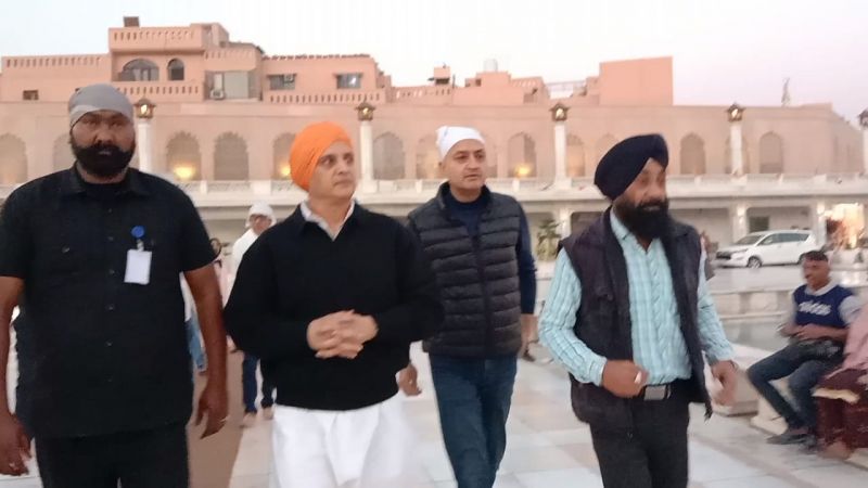 Jimmy Shergill Pays Obeisance at Golden Temple, Amritsar