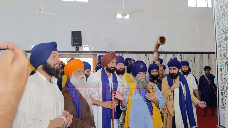 Film Mastana Team Pays Obeisance at Gurudwara Burj Akali Phula Singh. 14th Head Jathedar of Shiromani Panth Akali Budha Dal Felicitated the Team Mastana.
