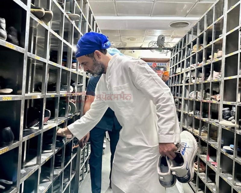 Rahul Gandhi Indulges in Shoe Service (Jora Ghar Sewa) at Golden Temple