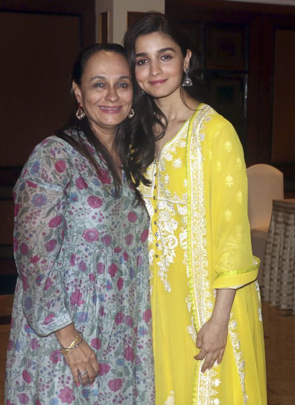 Bolywood Actor Alia Bhatt With her mother soni Razdan During an Event to celebrate the success of the film Razzi

