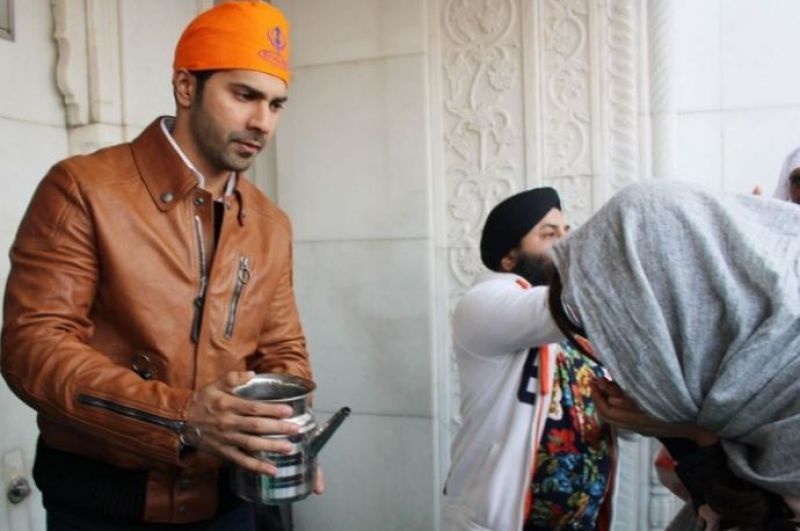 Varun Dhawan Shraddha Kapoor In Gurudwara Bangla Sahib