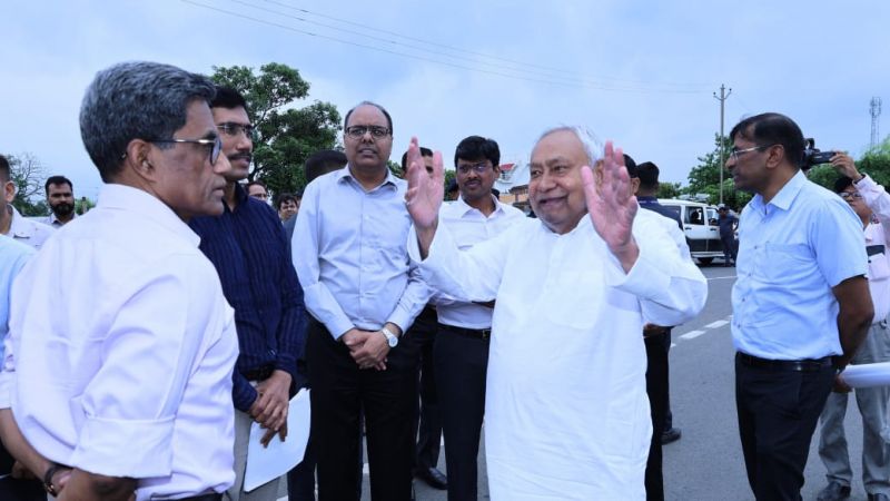 Bihar CM Nitish Kumar inspecting the road site at Salepur Mod Junction