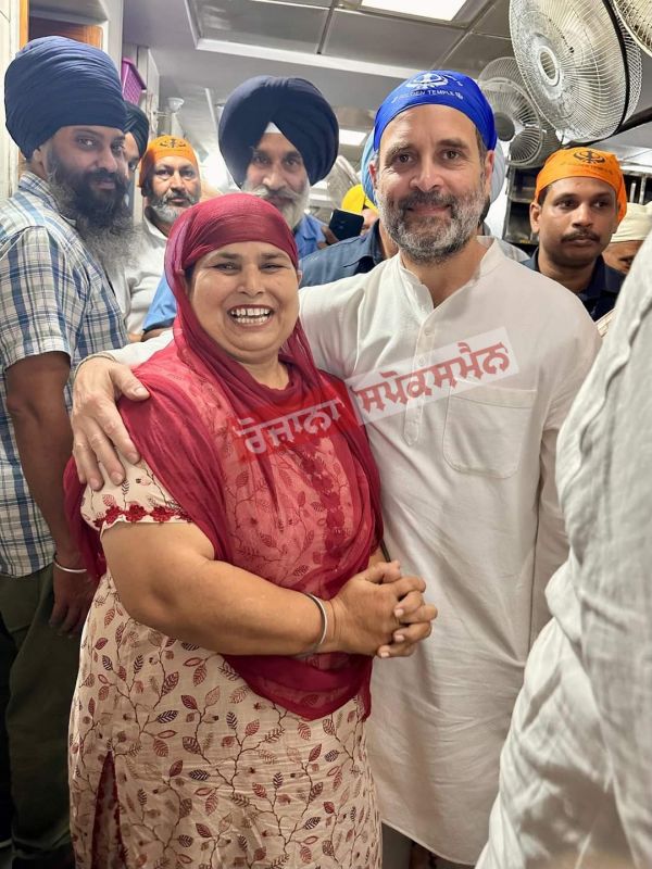 Rahul Gandhi Indulges in Shoe Service (Jora Ghar Sewa) at Golden Temple