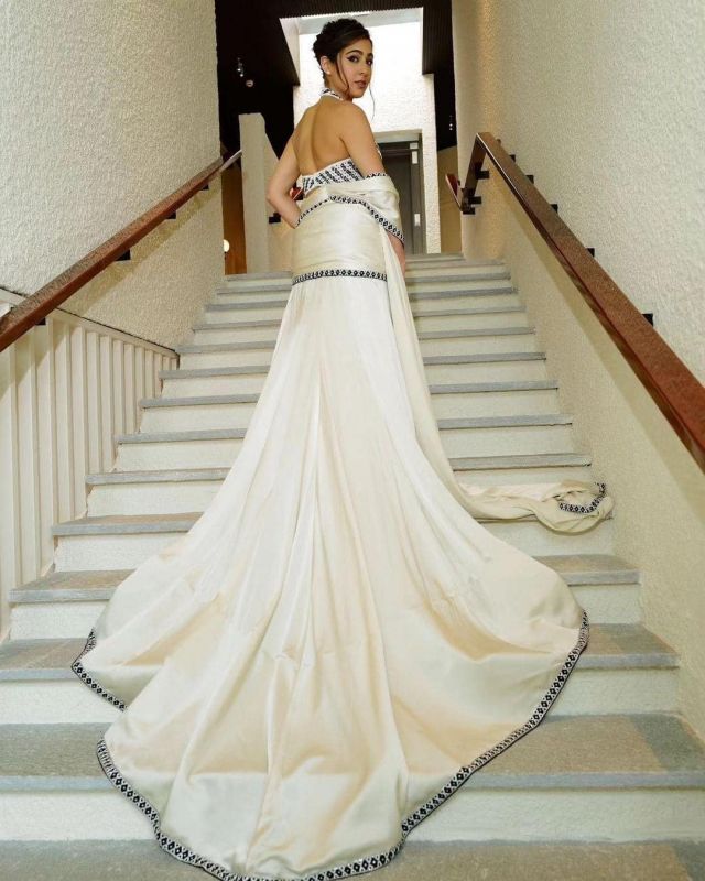 Cannes 2023: Sara Ali Khan Donnes a Fusion Saree at Red Carpet, Looks Mesmerizing
