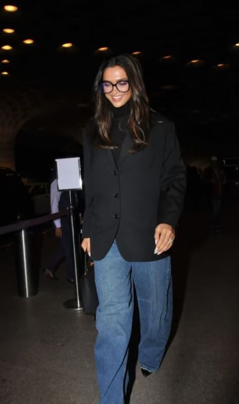Airport Look: Deepika Padukone Adopts Simple Formal Attire, Have a Glance 
