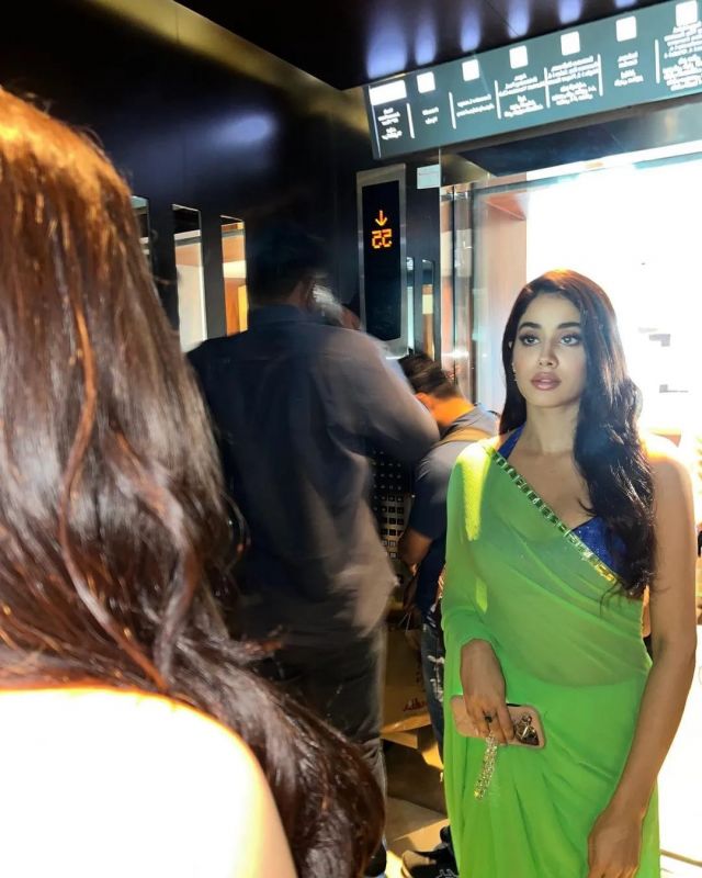 Trailer Launch of Bawaal: Janhvi Kapoor stuns in a mesmerizing Blue & Green Saree
