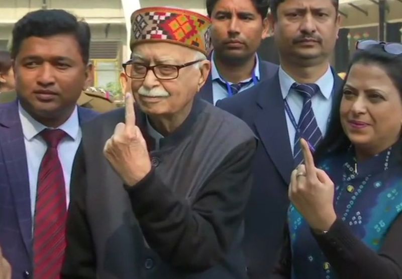 Many political leaders cast their vote