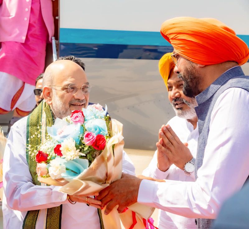 HM Amit Shah Received Warm Welcome by Minister Harpal Cheema & Kuldeep Dhaliwal in Amritsar