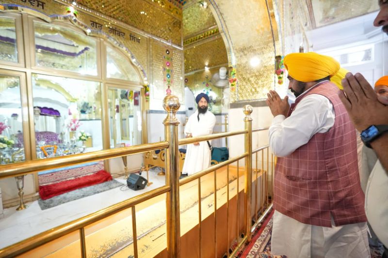 Punjab CM Bhagwant Mann Pays Obeisance at Gurdwara Katalgarh Sahib