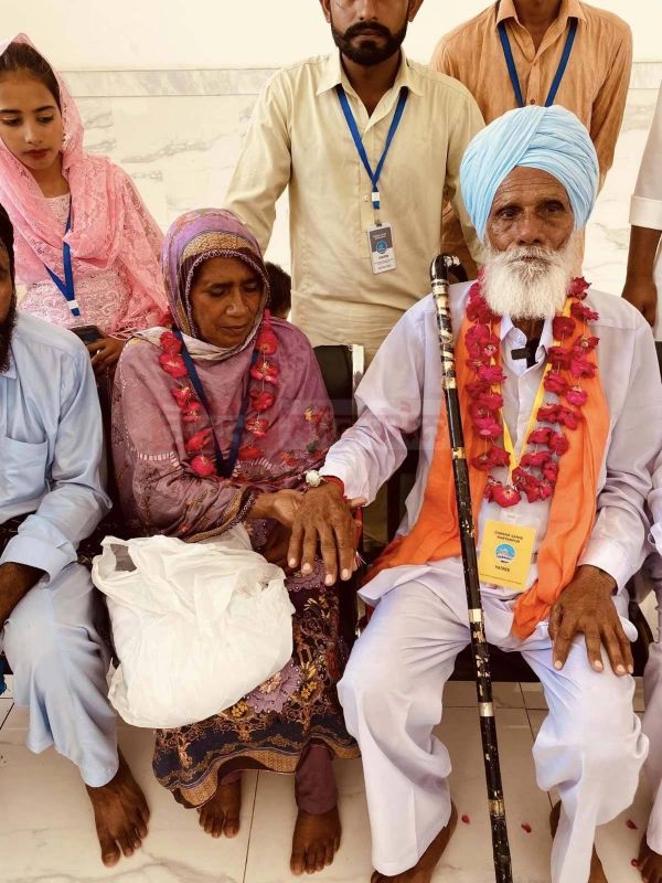 Emotional Reunion: Separated Siblings Gurmel Singh and Skeena Bibi Reunite at Sri Kartarpur Sahib after 76 Years, Sister tied rakhi on her brother's wrist after 76 years. They met with the help of Pakistani Youtuber Nasir Dhillon.

