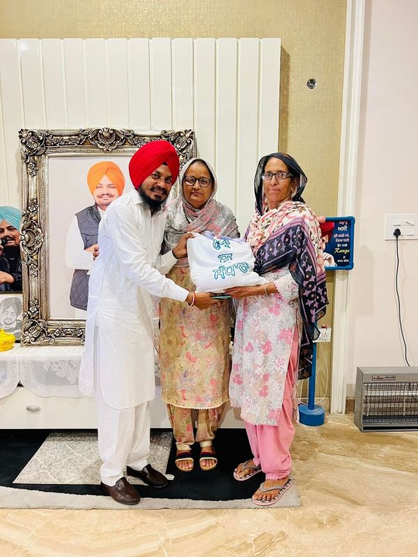 Pal Singh Samaon Presents 'Sandhara' to Mata Charan Kaur on the Joyful Occasion of Teeyan