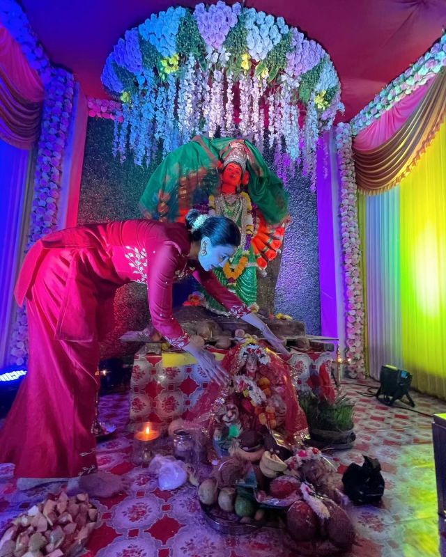 In Pics: Bollywood Stars Offer Reverence at Maa Durga Pandal on Special Occasion of Navratri 