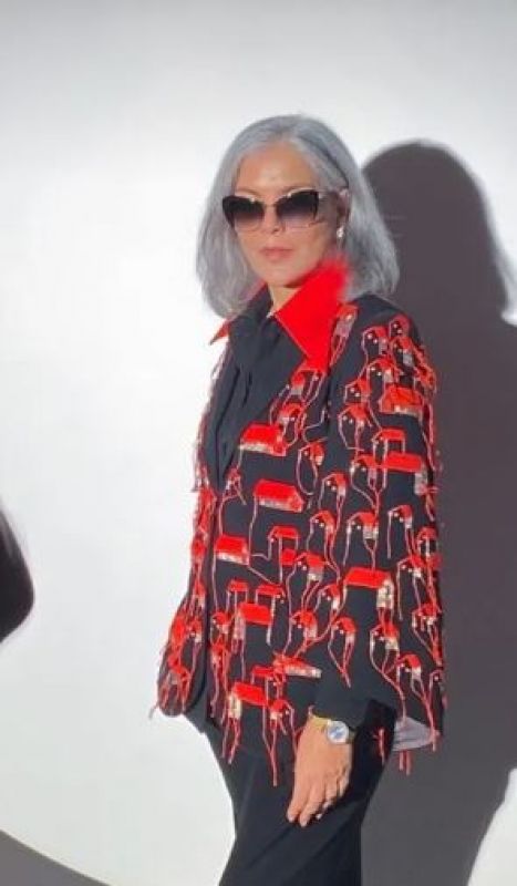 Zeenat Aman exhibits sizzling look at Ramp
