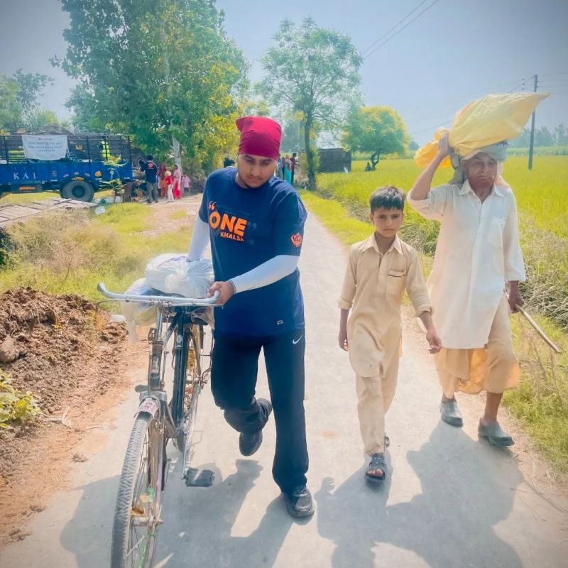 Khalsa Aid Volunteers Extend a Helping hand to people in Flood-Affected Areas 