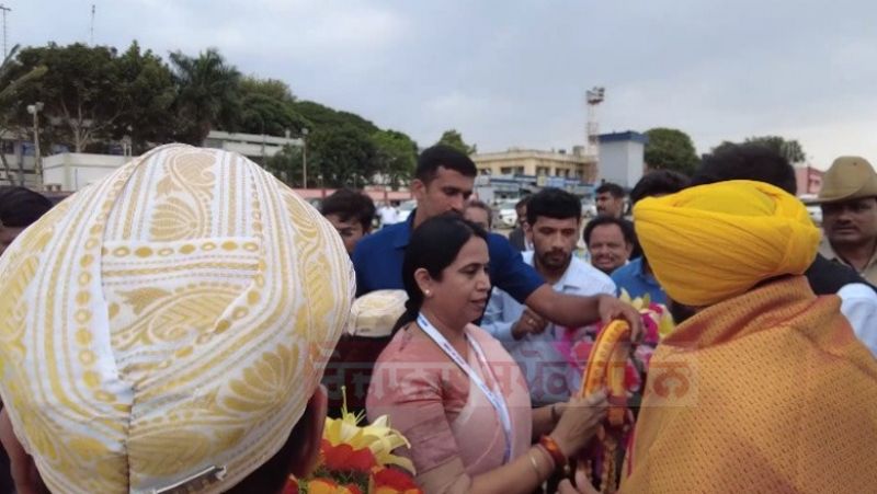 AAP Supremo Arvind Kejriwal, CM Mann & MP Raghav Chadha Receives Warm Welcome in Bangalore
