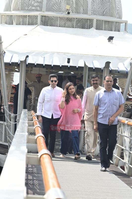 First Glimpse of Newlyweds Parineeti Chopra & Raghav Chadha
