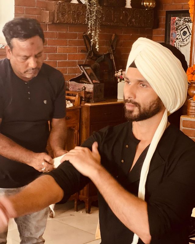 Bollywood Actor Shahid Kapoor dropped photos on social media wearing a turban with his father Pankaj Kapur at a family wedding. He wrote, "Dad always says ghar pe Shaadi hogi to pag paega na." 
