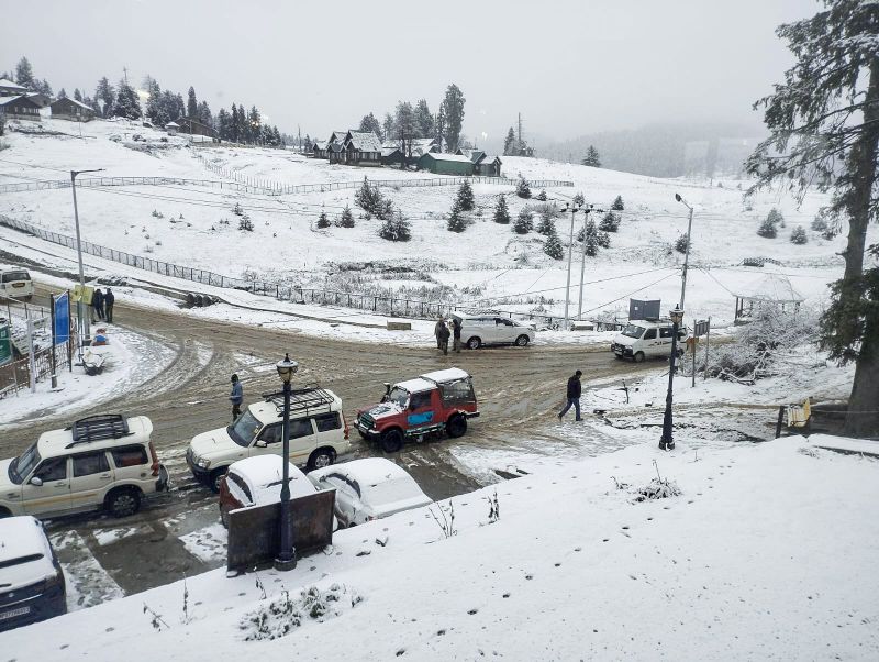 Gulmarg Blanketed in White Bliss: Residents Delight in Snowfall Extravaganza