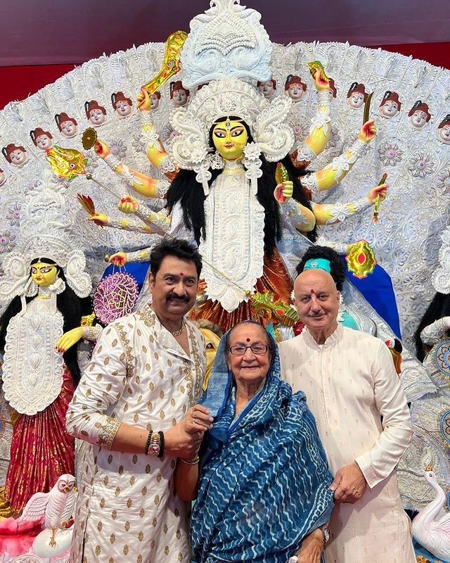 In Pics: Bollywood Stars Offer Reverence at Maa Durga Pandal on Special Occasion of Navratri 