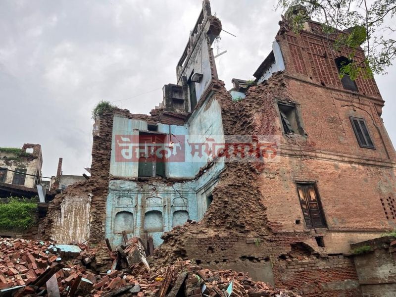 Amritsar: 200-Year-Old Palace Built During Maharaja Ranjit Singh's Reign Collapses in heavy Rain