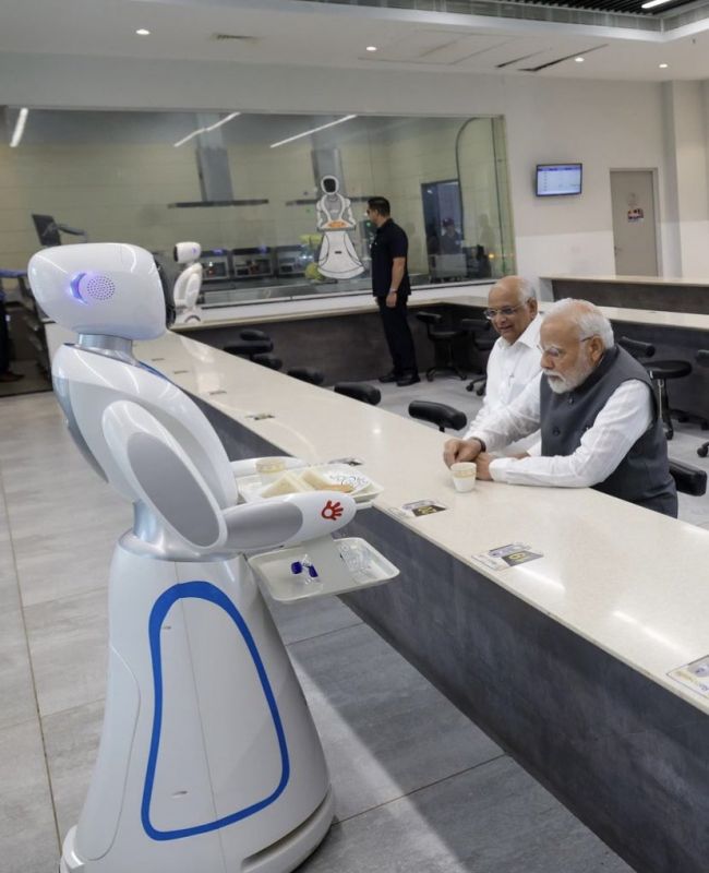 PM Narendra Modi Visits Ahmedabad's Science City, Receives Tea Served by a Robot