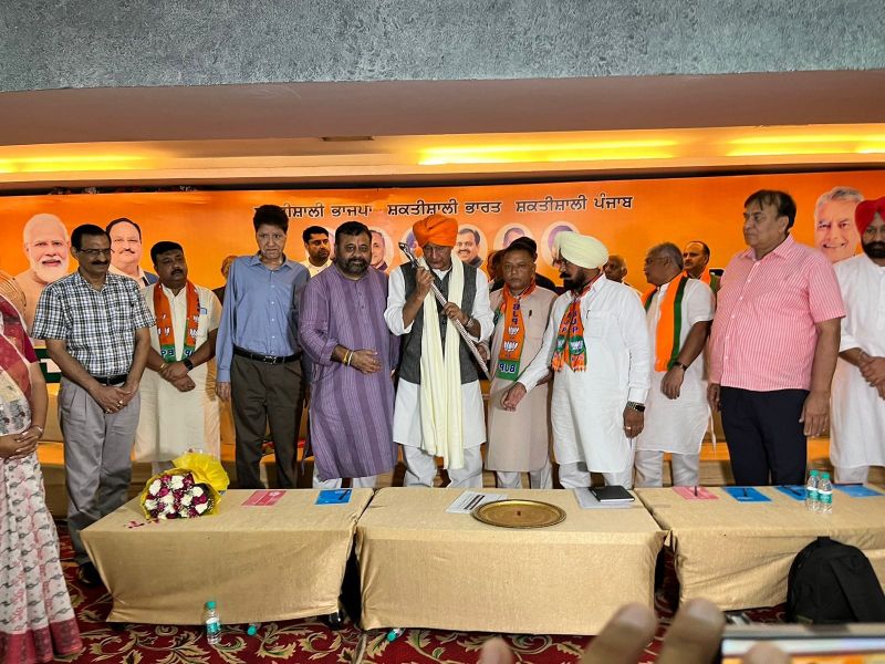 Punjab BJP Chief Sunil Jakhar Attends Meeting with Workers over Panchayat & Corporation Polls in Ludhiana 