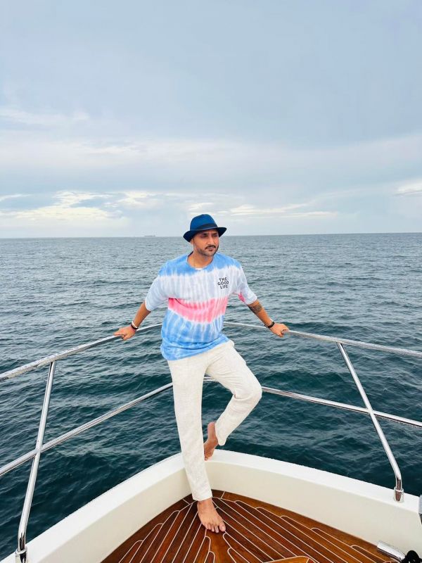 Former Cricketer & MP Harbhajan Singh Enjoys Leisure Time in Miami, Shares Pics on Social Media