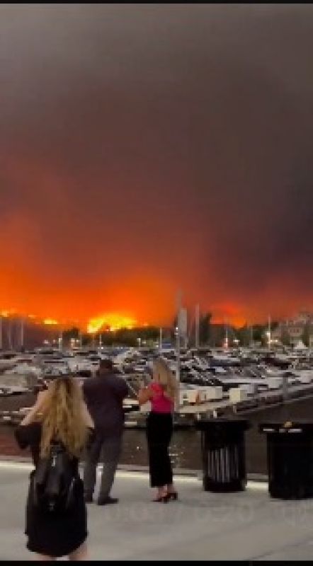 Yellowknife City Evacuates 20,000 Residents as Canada Faces Threat of Forest Fires