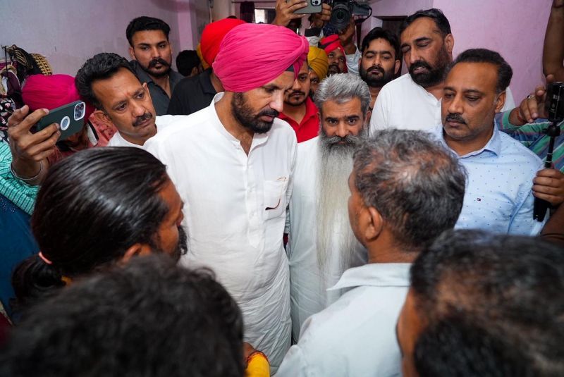 PPCC Chief Amarinder Singh Raja Warring met Gas Leak Victims in Ludhiana. He Assured them of every possible assistance. 
