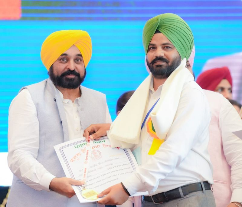 Chief Minister Bhagwant Mann Awarded teachers of Punjab during the state level event at Moga on the special occasion of Teacher's Day
