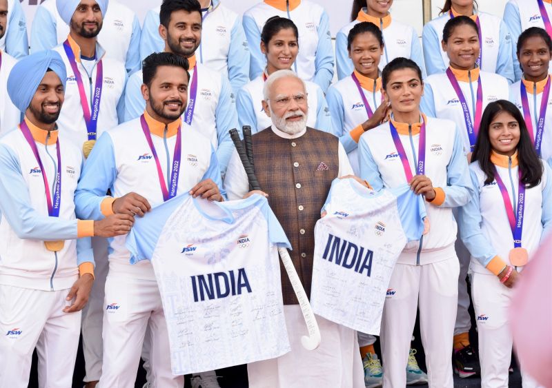 PM Modi Meets & Commends Indian Athletes for Asian Games Success
