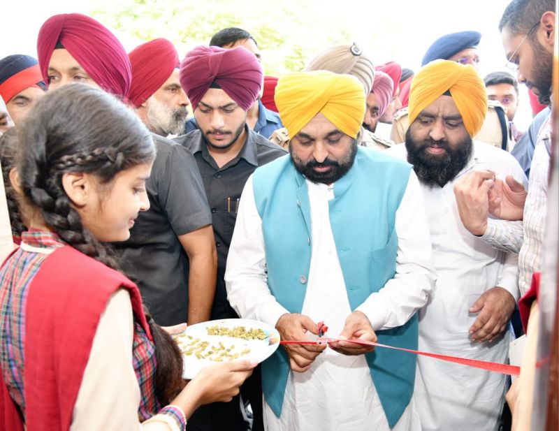CM Bhagwant Mann Inaugurates 12 Modern Libraries, Enriching Students with Contemporary Amenities. Punjab Government Delivers 12 State-of-the-Art Libraries, Enabling Enhanced Access to Modern Facilities for the Public. 
