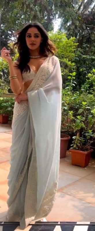 Alanna Pandey Wedding: Bridesmaid Ananya Panday looks Gorgeous in Blue Saree
