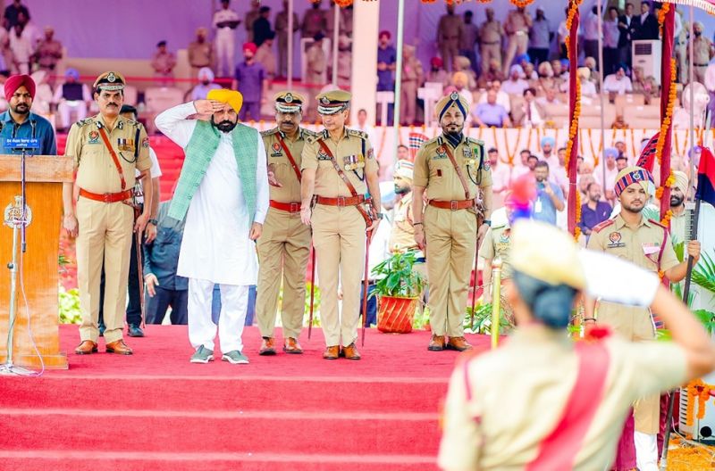 Punjab Chief Minister Bhagwant Mann Graces Passing Out Parade of 2999 Trained Constables, Spectacular Images Captured during the Event
