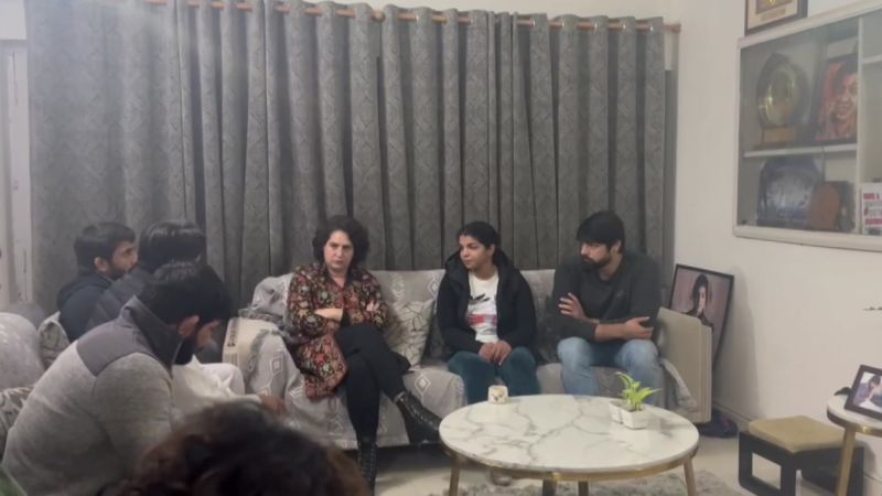 Renowned Wrestlers Sakshi Malik and Bajrang Punia Meets Congress Leader Priyanka Gandhi