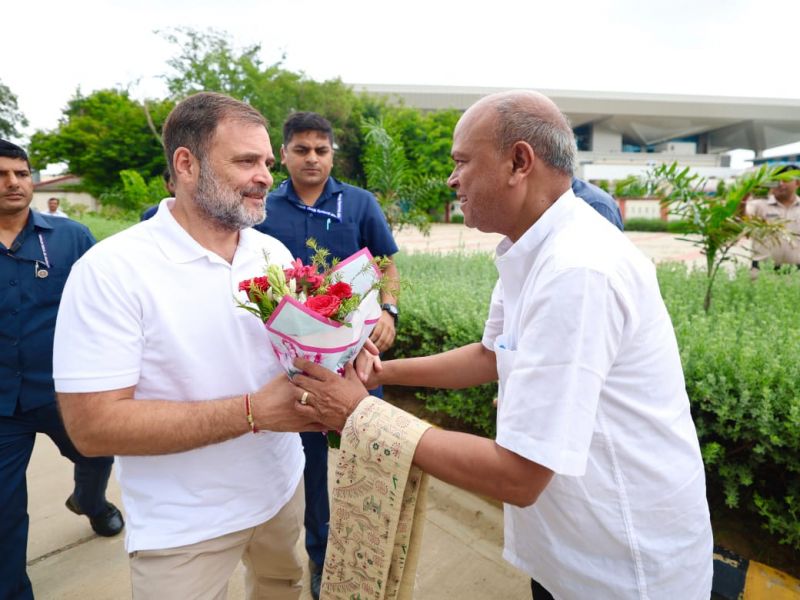 Leader of the Opposition, Shri Rahul Gandhi, receives a warm welcome at Patna Airport in Bihar.