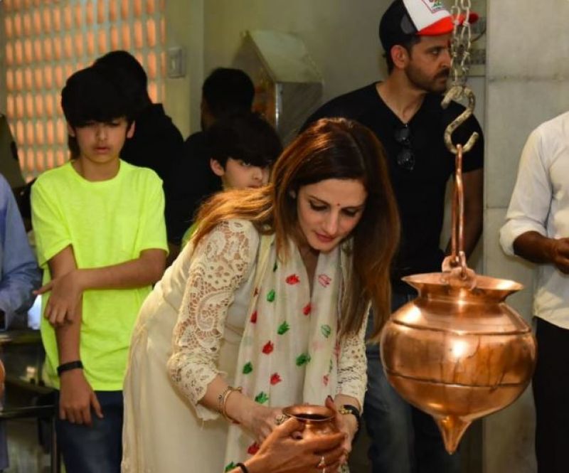 Hritik Roshan In Temple With Family 