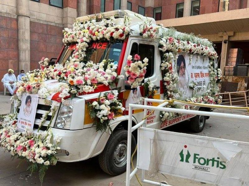 Ambulance decorated with flowers for the last journey of Late Parkash Singh Badal 
