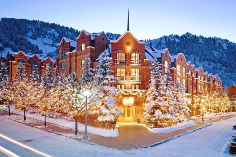 Aspen, Colorado, USA: Renowned as a premier winter destination, Aspen boasts world-class ski resorts, upscale shopping, and a vibrant après-ski scene. 