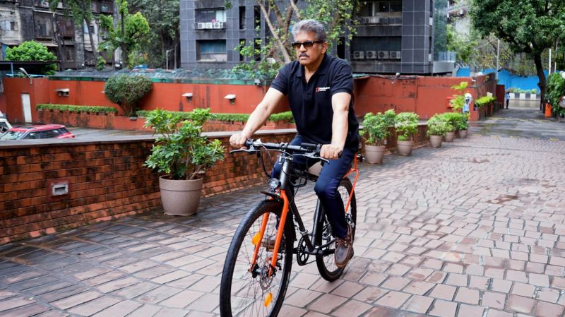 IIT Bombay Students Create World's First Foldable E-Bike with Investment from Anand Mahindra