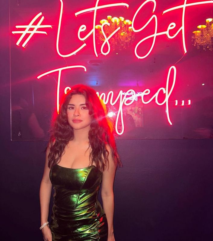 Avneet Kaur's Dazzling Presence Ignites the Nightclub!