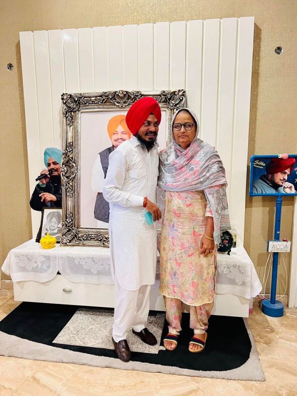 Pal Singh Samaon Presents 'Sandhara' to Mata Charan Kaur on the Joyful Occasion of Teeyan