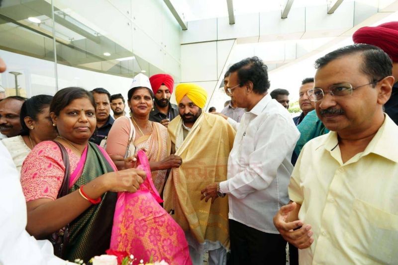 Punjab Chief Minister Bhagwant Mann and Delhi Chief Minister Arvind Kejriwal reached Chennai. They received warm welcome by Tamil Nadu CM MK Stalin and party workers.
